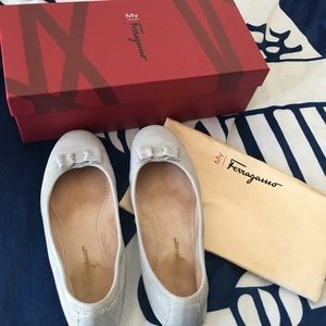 Ferragamo bow flats
